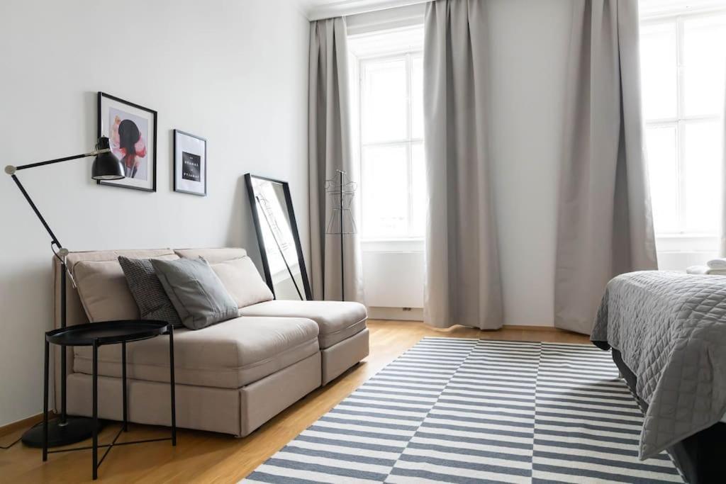 Franz 24 - Typical Viennese Apartment In The Heart Of Viena Exterior foto