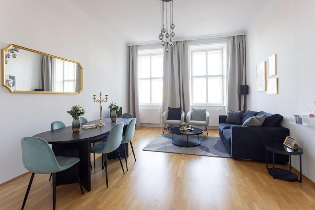 Franz 24 - Typical Viennese Apartment In The Heart Of Viena Exterior foto