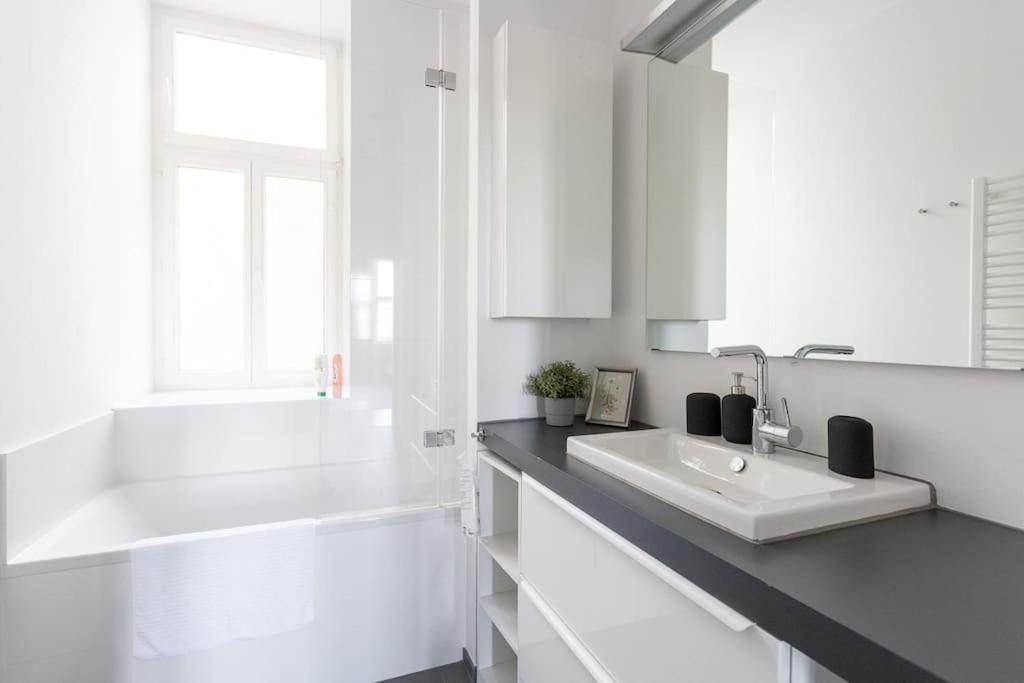 Franz 24 - Typical Viennese Apartment In The Heart Of Viena Exterior foto